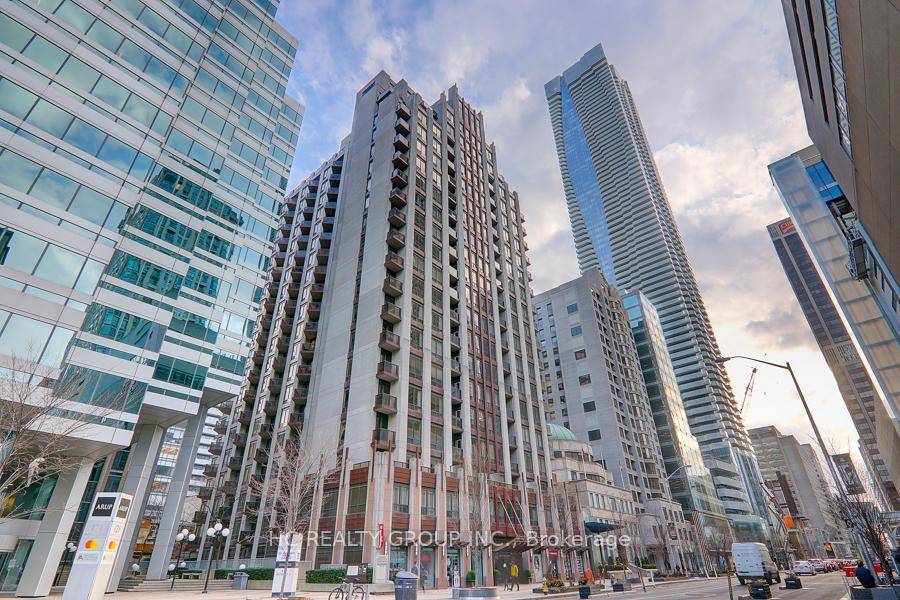 Spacious One Bedroom Plus A Good Size Den That Can Be Used As A Guest Bedroom Very Functional Layout At Elegant 85 Bloor East.