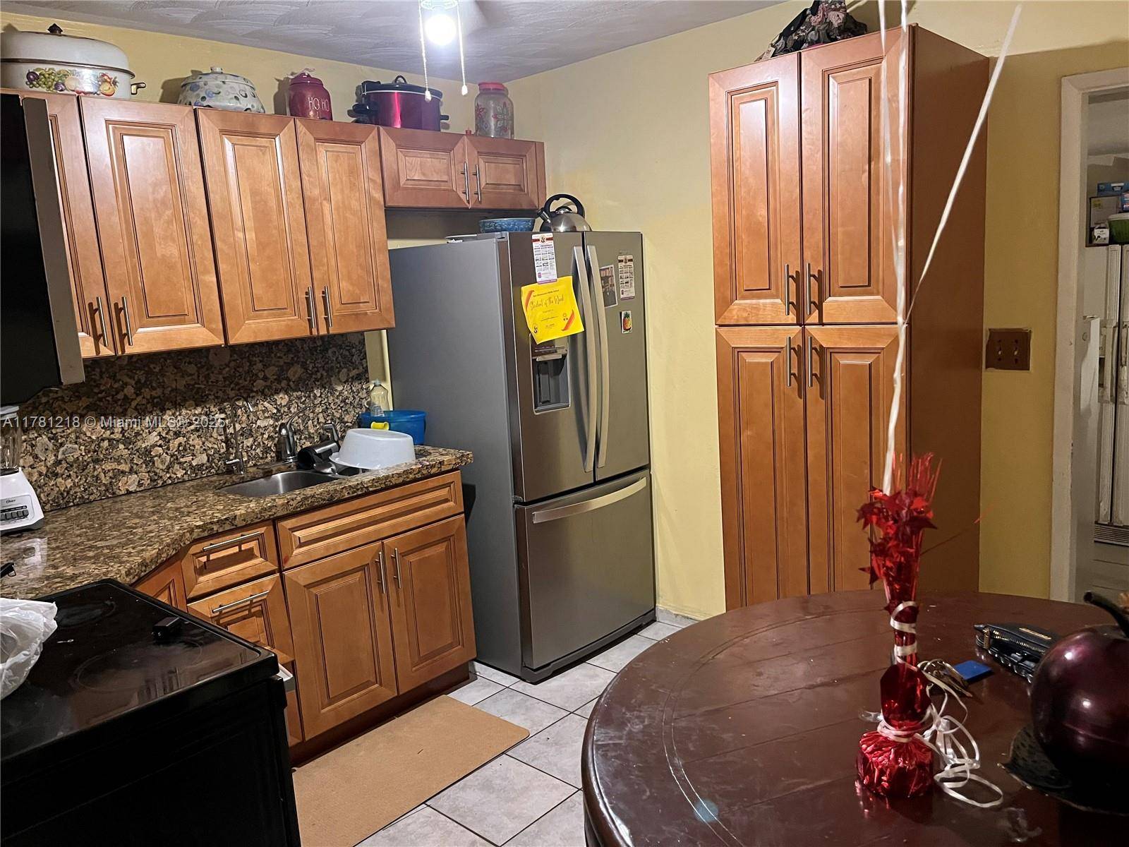 SPACIOUS 4 BEDROOMS 2 FULL BATH SINGLE FAMILY HOME IN THE SOUTHEAST CORNER MIRAMAR.