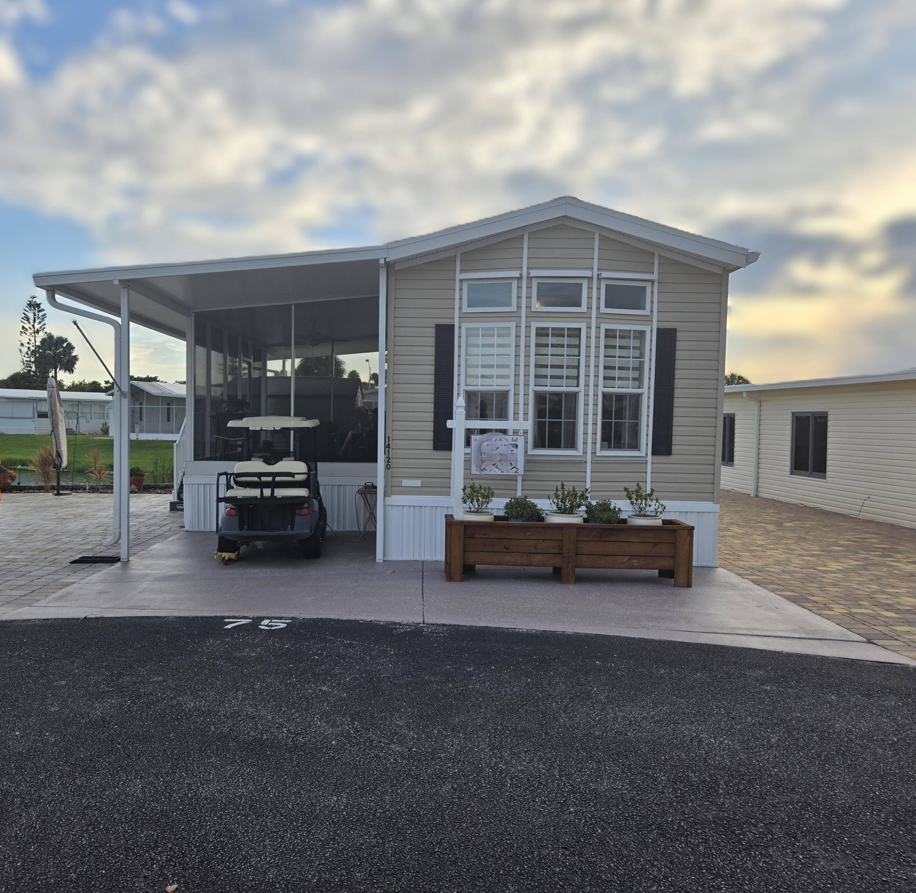BLUE CYPRESS GOLF RV RESORT Waterfront, Exquisite 1 bdrm 1 ba 2020 Chariat Eagle home w 504 lvg sf 2, 005 total sf.