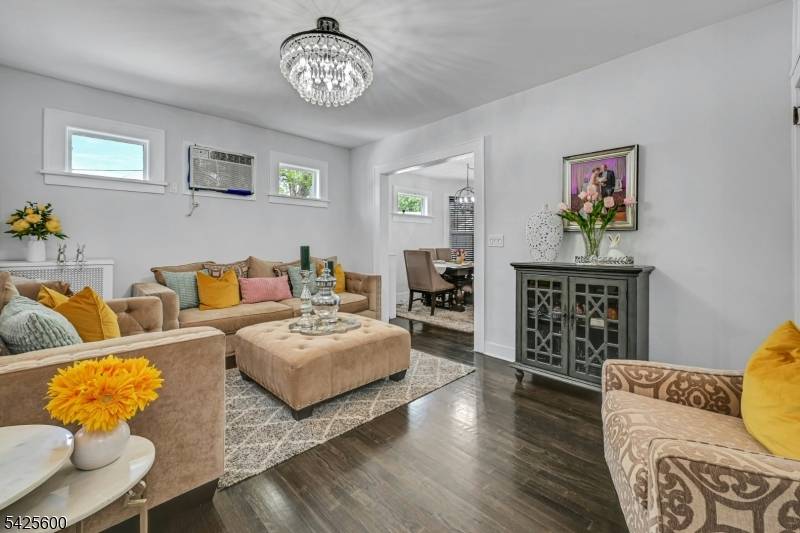 Spacious and well maintained 3 bedroom, 2 bathroom home in the desirable Clifton area.