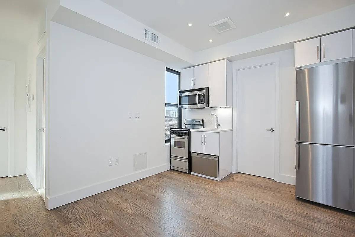 Welcome to this amazing 2br 1ba apartment with PRIVATE South Facing TERRACE Available for June move in !