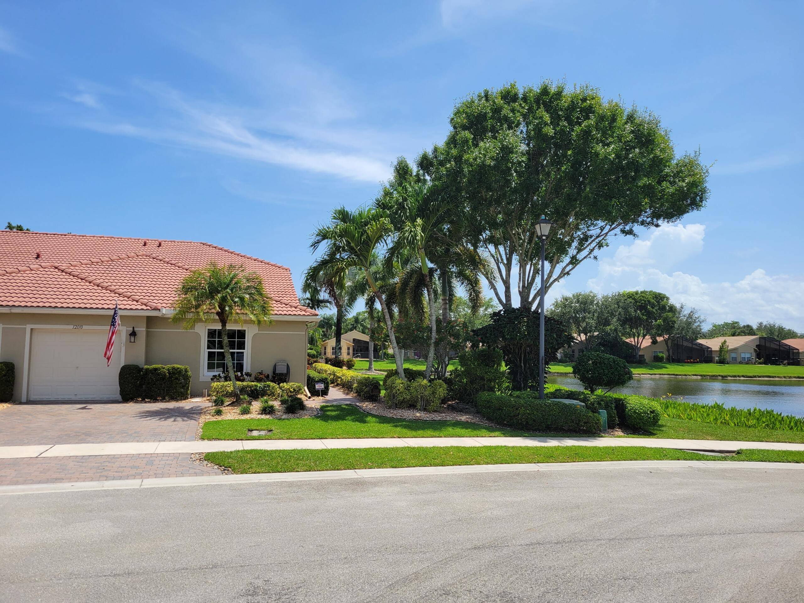Magnificent over sized lake lot at the end of a cul de sac with no neighbor to obstruct your multiple water views.