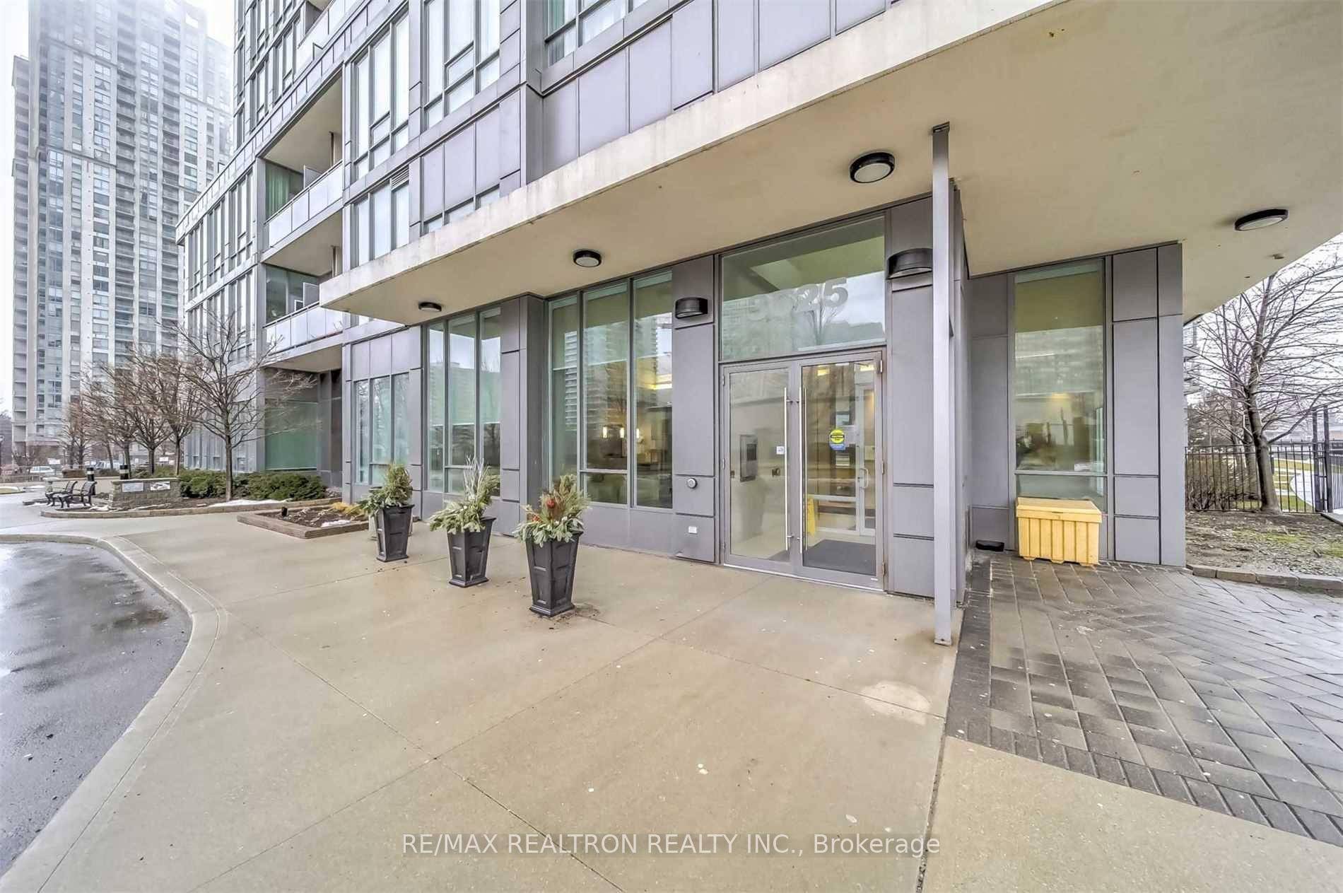 Fabulous Value this Spacious Unit is in one of the Highly sought after Buildings in the Neighbourhood.