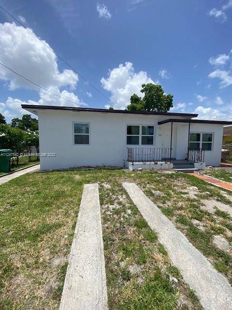 Beautiful Triplex, completely remodeled, and well located.