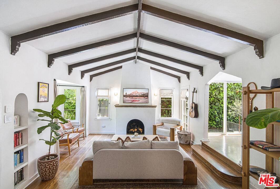 8260 Oakwood Ave 2BR Beverly Grove La