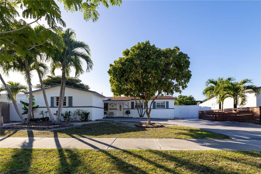Beautiful Pool home located in the heart of Cutler Bay on an oversized lot.