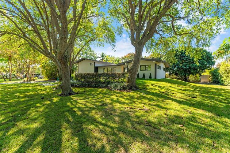 Nestled under a canopy of trees and lush greenery, this 3BD 2BA split level home in the heart of Pinecrest is move in ready, with new impact windows, new roof, ...