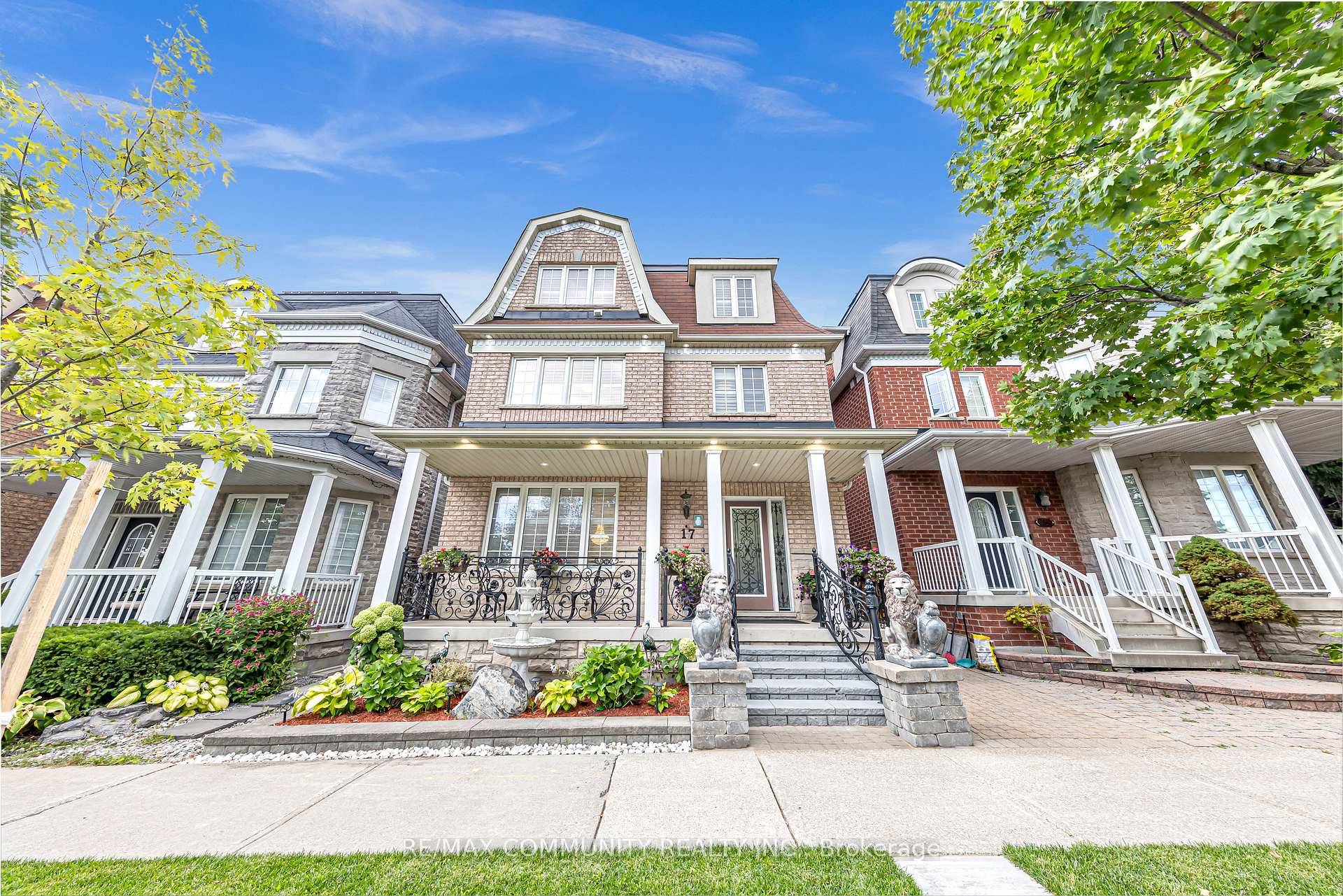 LUXURY LIVING IN A PRESTIGIOUS, FAMILY FRIENDLY COMMUNITY This beautiful detached home sits in the quiet and family friendly Legacy Community.