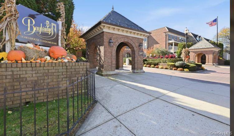 BEAUTIFULLY RENOVATED 2 BEDROOM 2 BATH 3RD FLOOR WITH GARAGE AUSTIN UNIT