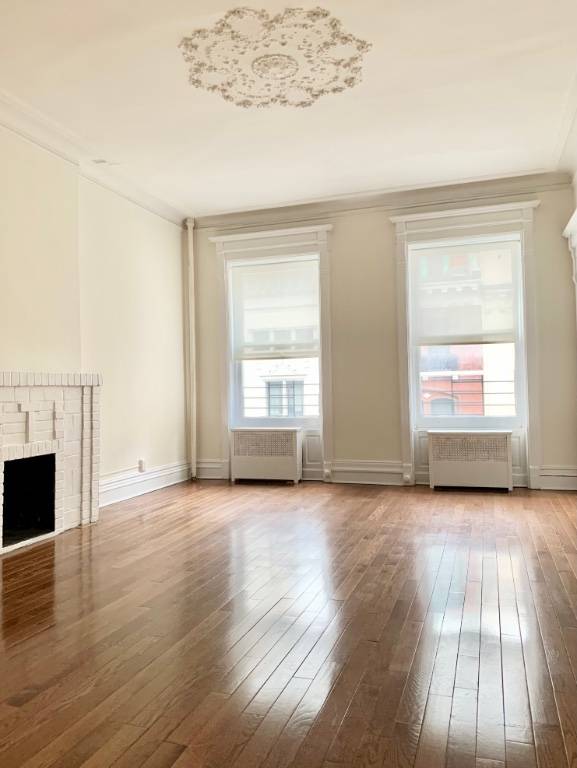 Stunning 1BR in elevator townhouse located on East 80th Street between Madison and Fifth Aves, only 1 2 a block from The MET amp ; Central Park !