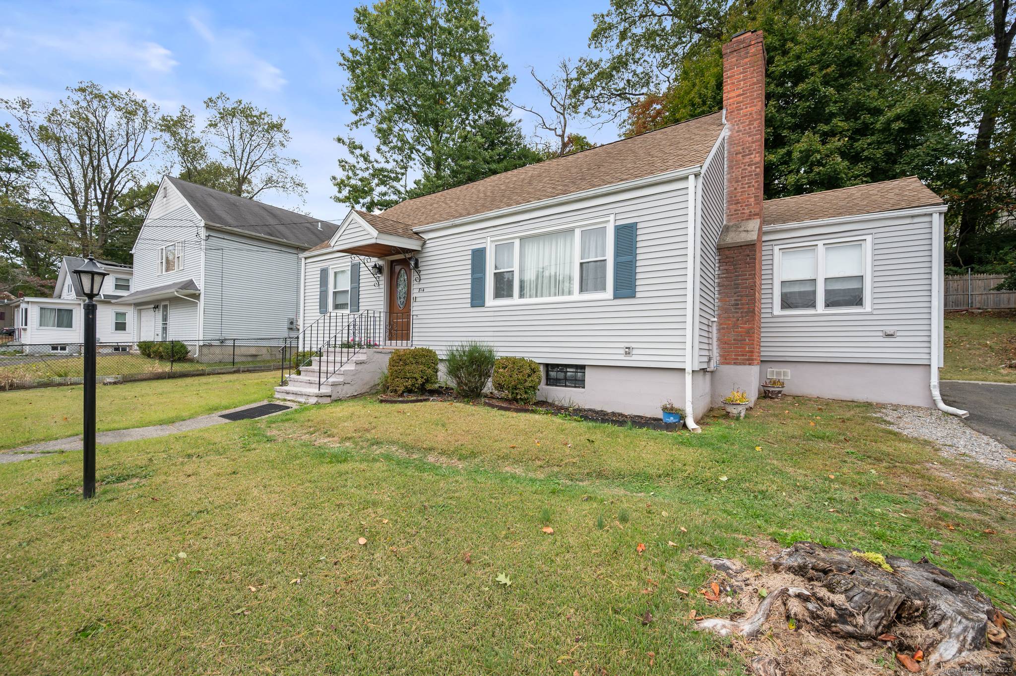 Come check out this spacious 5 bedroom, 2 full bath Cape located in the desirable North End of Bridgeport, CT.