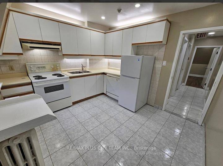 Welcome to this newly renovated, spacious 3 bedroom, 1 bath apartment located on the third floor of a detached Victorian homeideally situated across the street from Wellesley Subway Station and ...