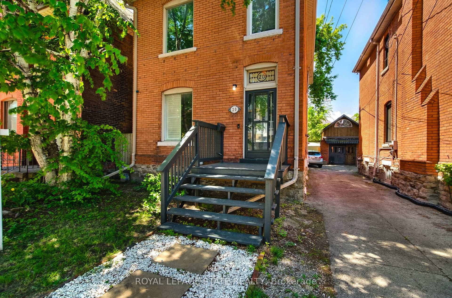 Rent includes all utilities and high speed internet !