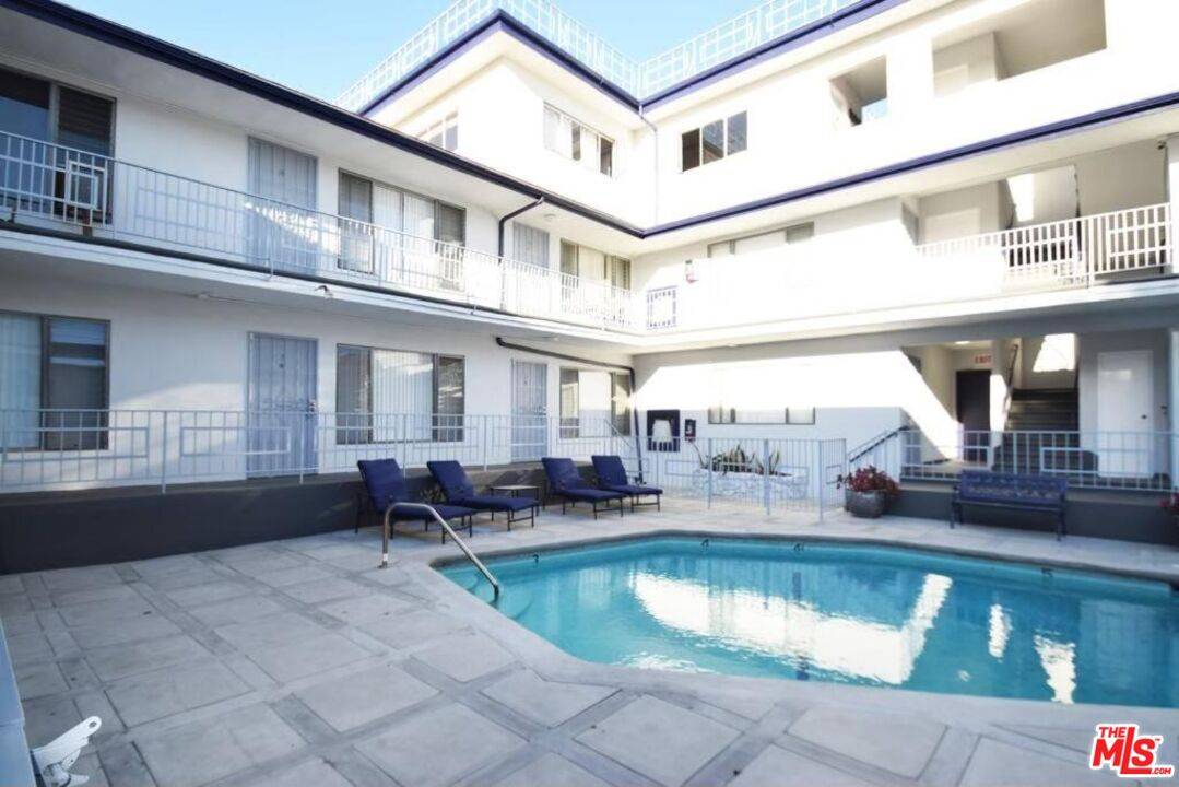 1940  Carmen Ave 1.0 Hollywood Hills East LA