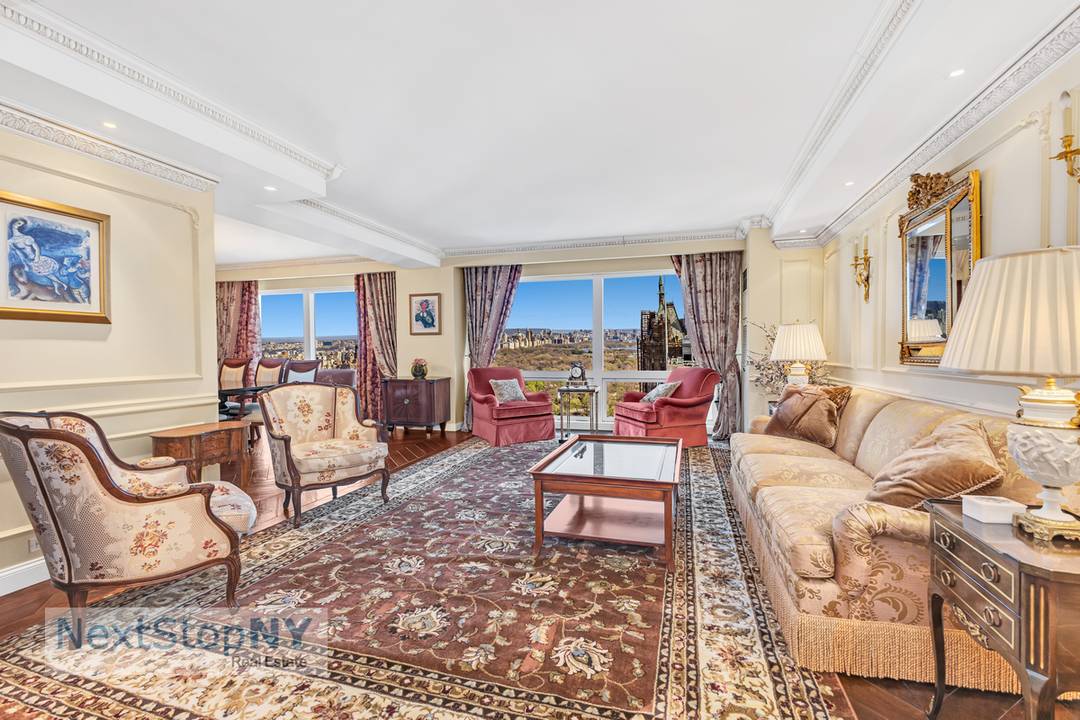 Welcome to Residence 48K, a highly desirable K line home at the iconic Trump Tower.