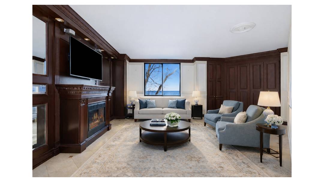 Welcome to this one bedroom residence at Liberty House, 377 Rector Place one of Battery Park City's most coveted full service waterfront condominiums.