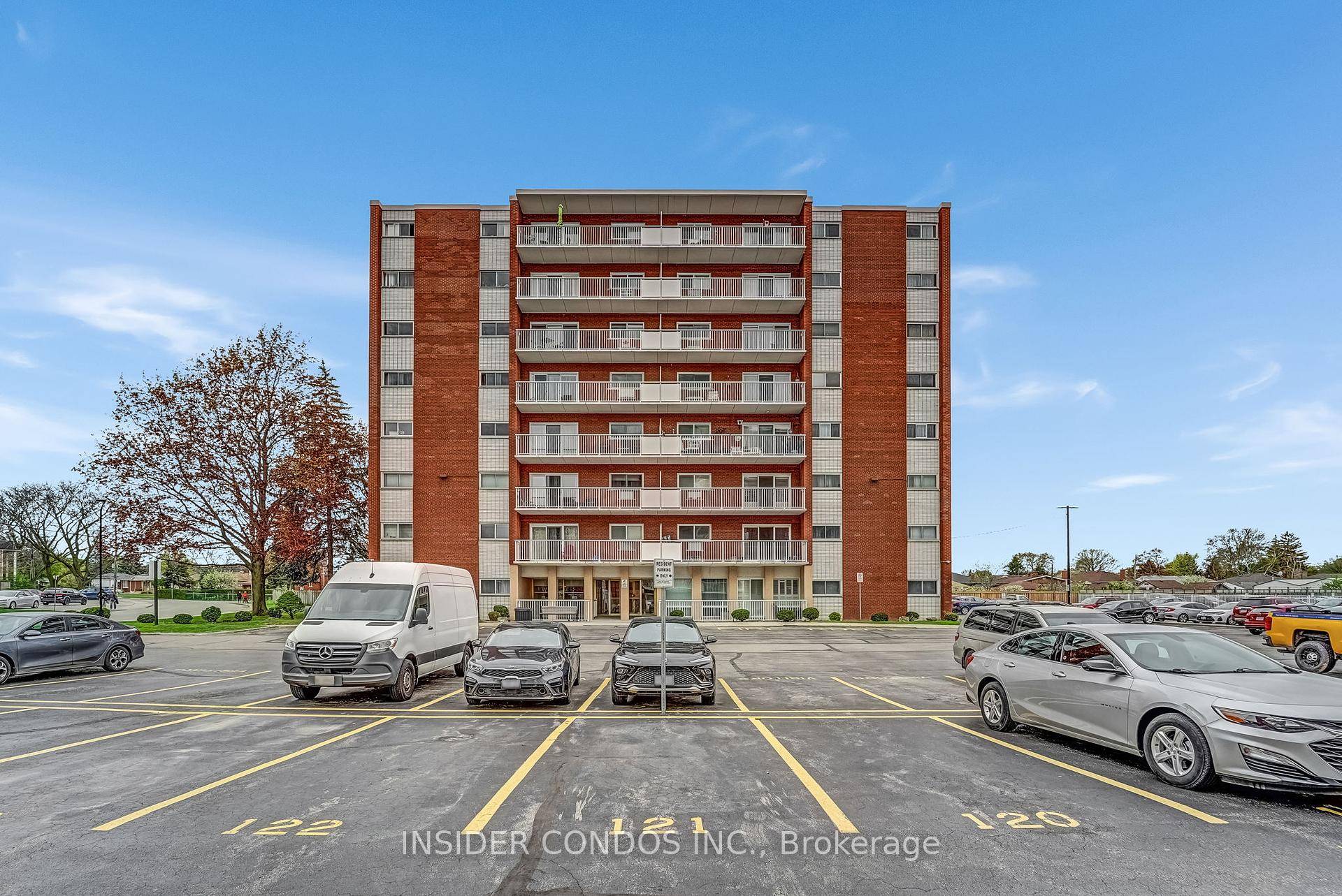 Welcome to Unit 807 at 10 Woodman Drive South !