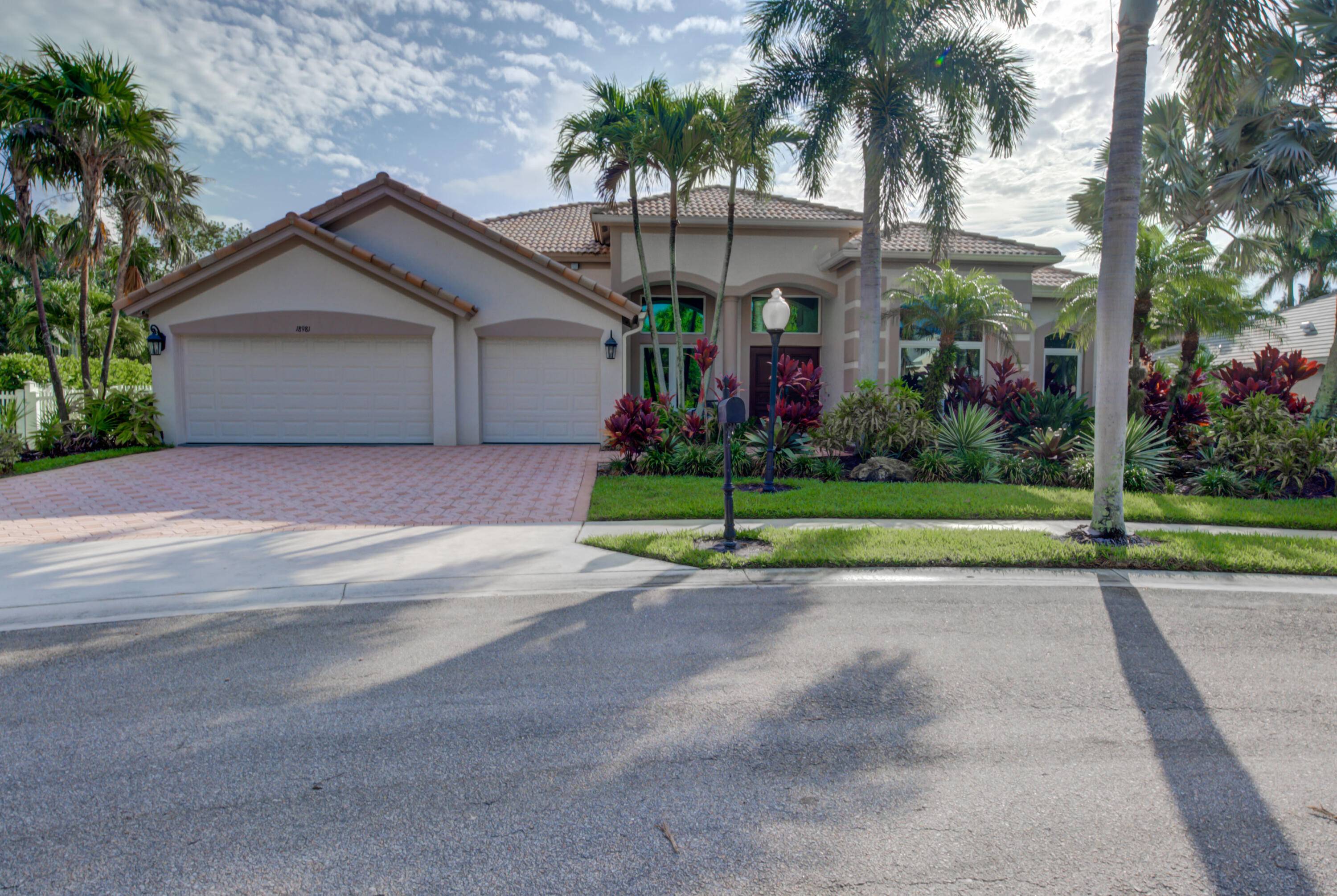 Excellent condition. Home offers double entry doors, greeted by an extensive tiled Living and dining room area with marble insets and a decorated column.