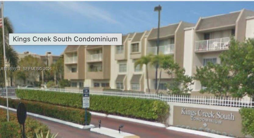 2 story Townhouse Located in the highly desirable community of Kings Creek Village.