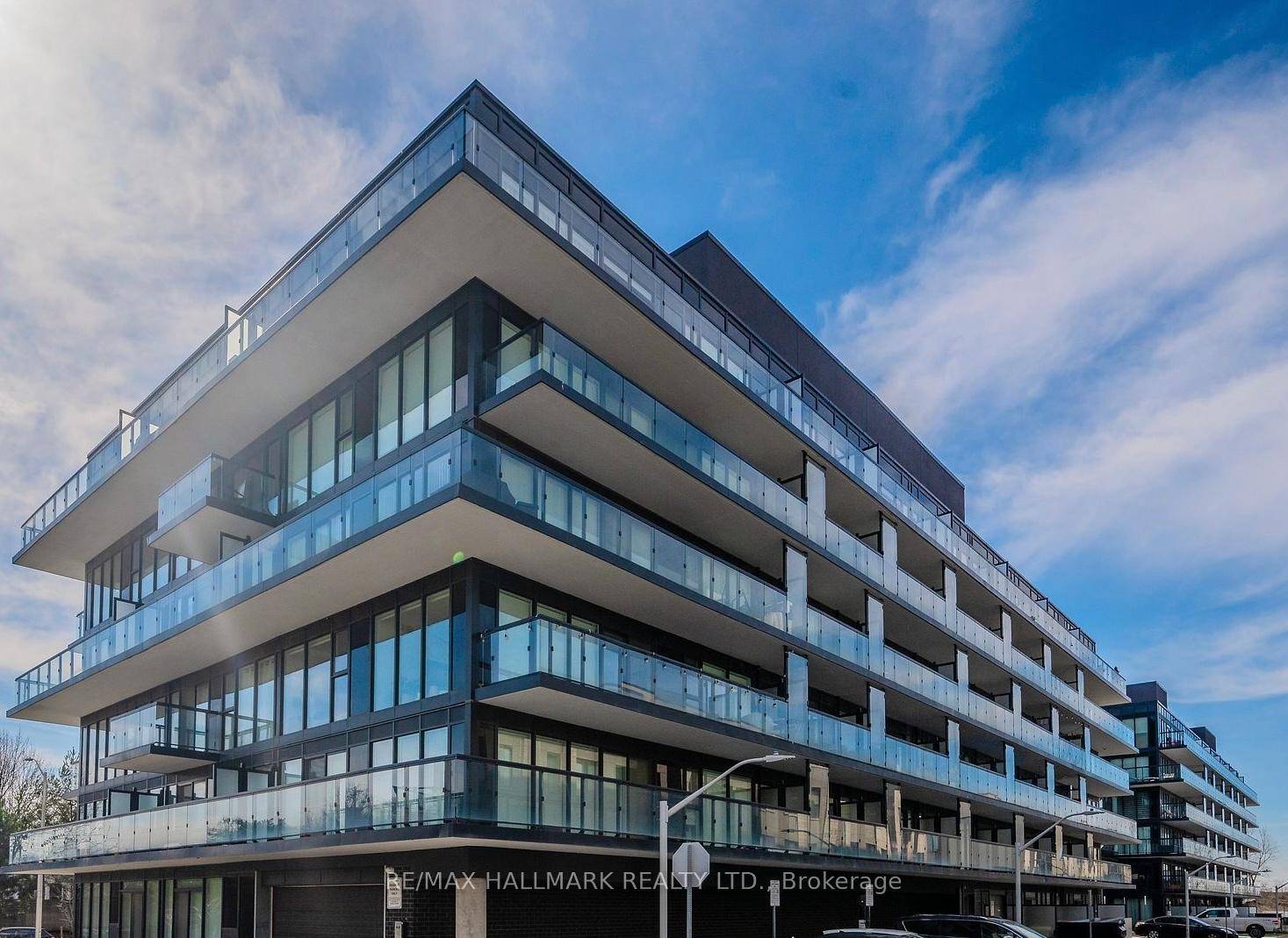 Walking Distance To Aldershot Go Station Minutes to Hwy 403, and QEW, Amazing, Bright, 1 bedroom condo, Great comfortable layout, 523 Sf 92 Sf balcony.