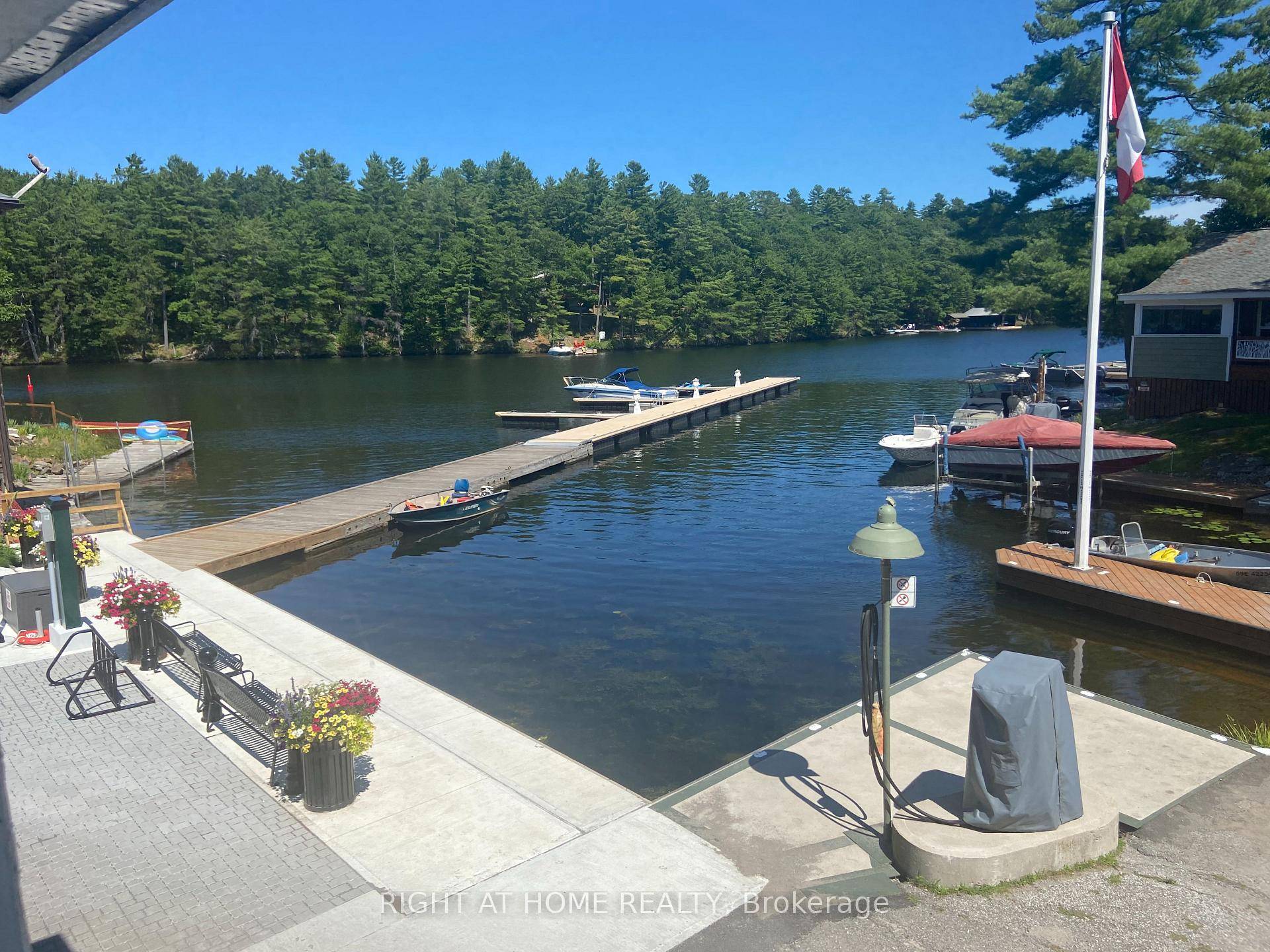 Escape to Lakeside Living !