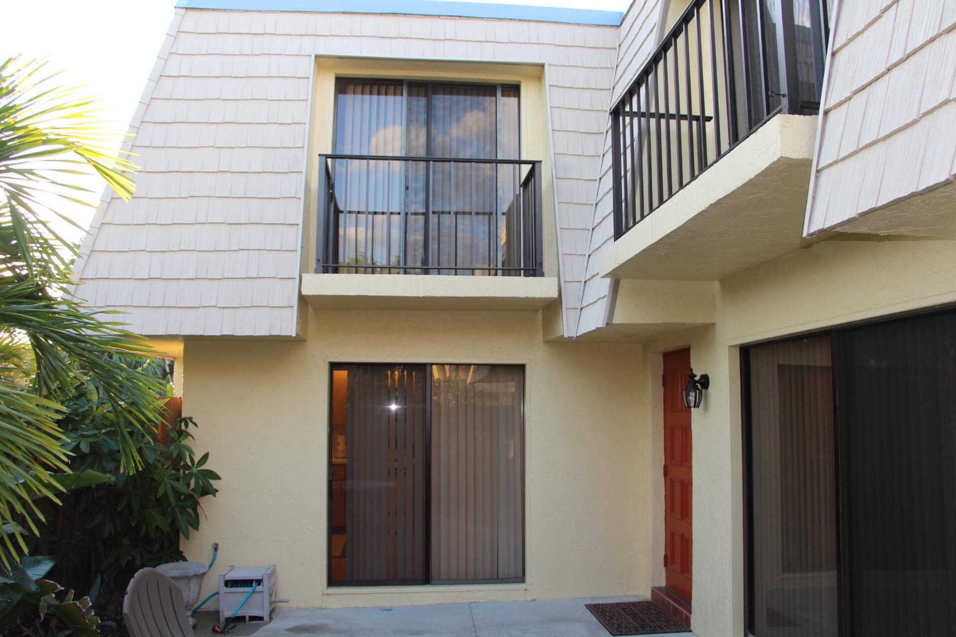 Best location in the back of the complex in Tropic Villas North with nearly 1, 200 sq ft of living space on 2 levels.