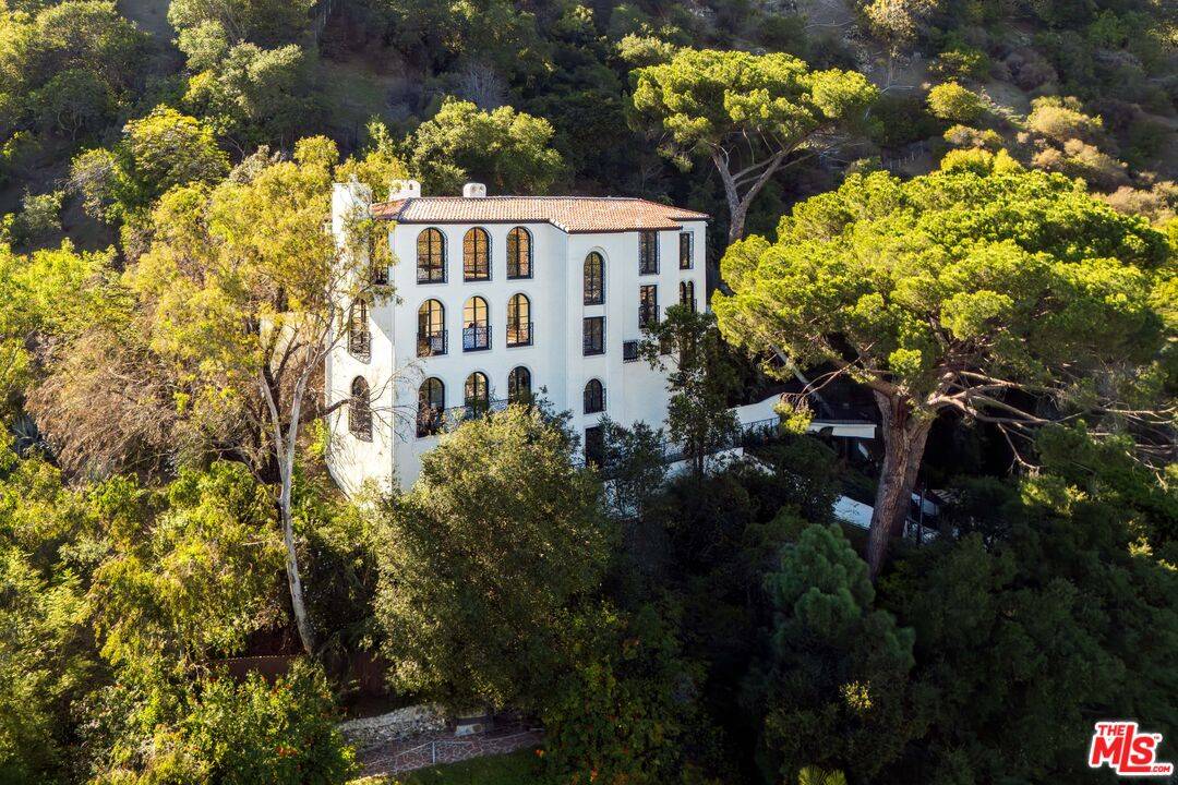 1301  N Beverly Dr 5BR Beverly Hills Post Office | B.H.P.O. La