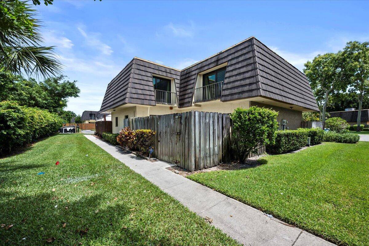 Welcome to this beautifully updated 2 bedroom, 1.