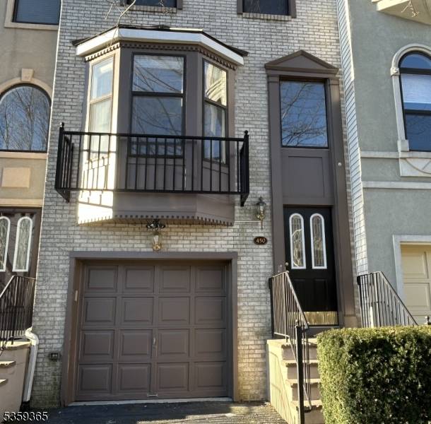 Fabulous tri level brownstone located near cul de sac in the gated community of Cambridge Heights.