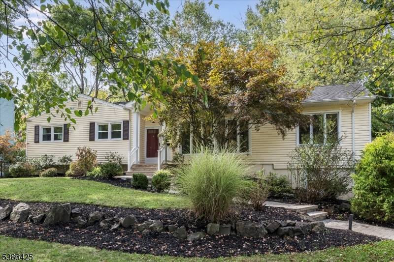 Situated on a quiet cul de sac, this newly updated three bedroom, three full bath home offers a flexible, sun filled floor plan with a stylish kitchen and modern baths, ...