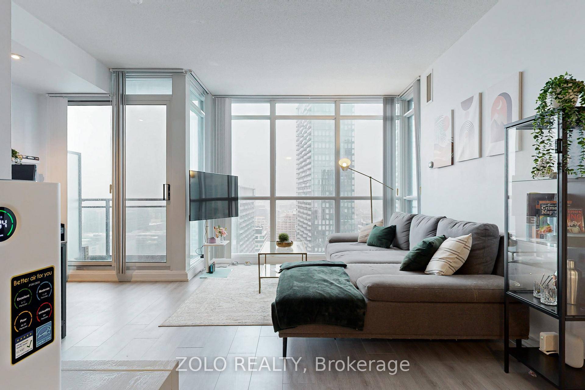 Welcome to a downtown condo that offers the best of both worldsurban convenience without the downtown hustle.