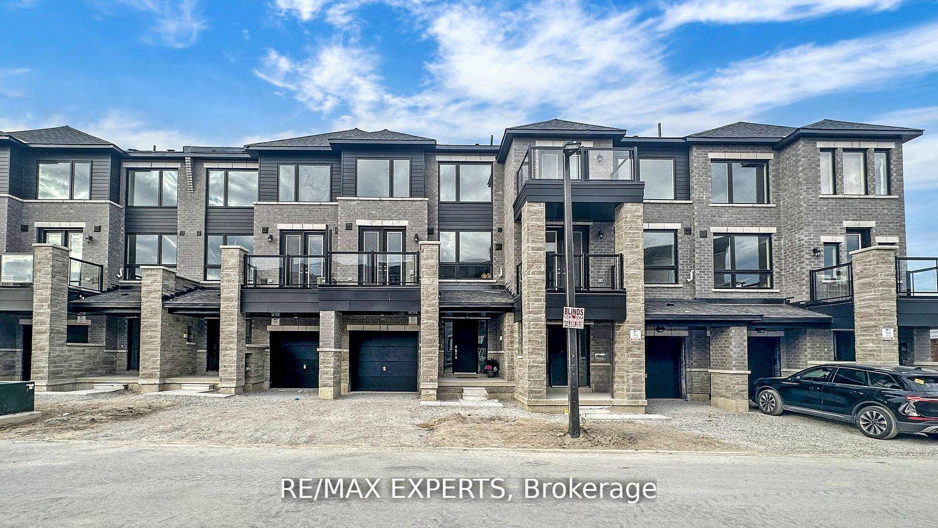 Gorgeous 2 year old townhouse in South Barrie !