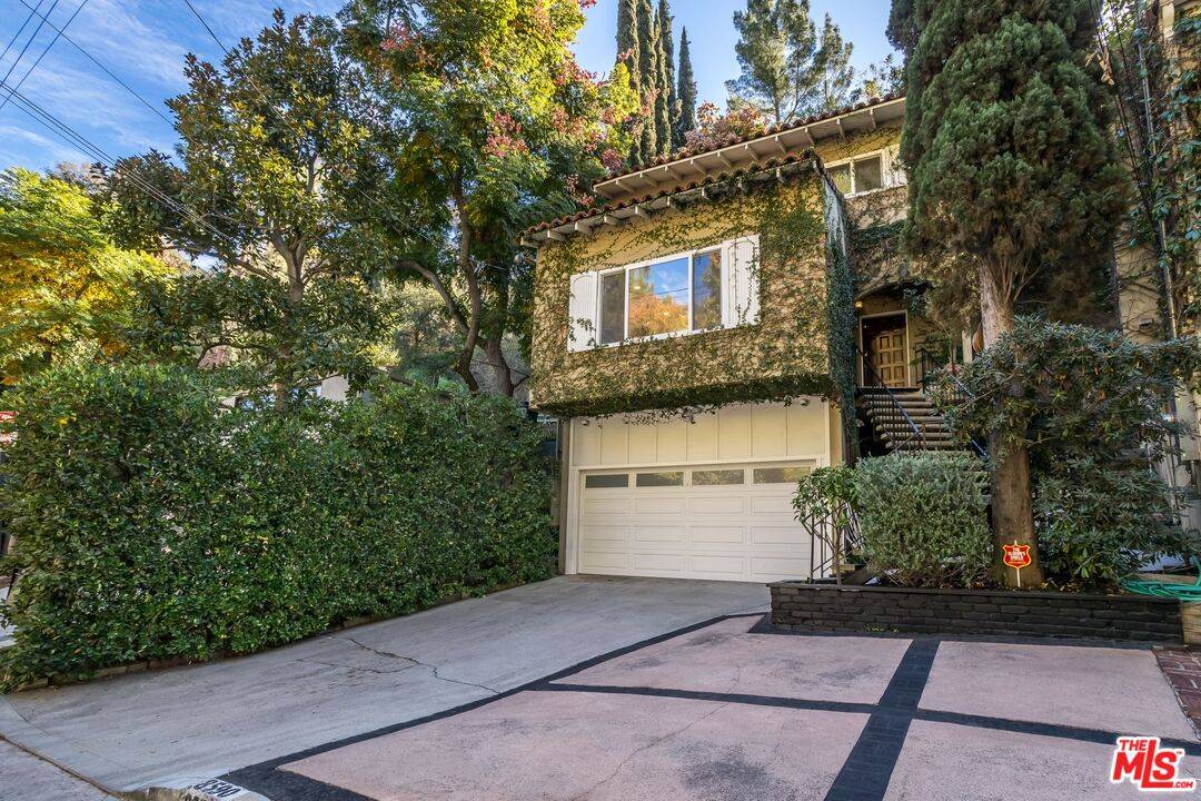 8590   Wonderland Ave 2BR Hollywood Hills East La