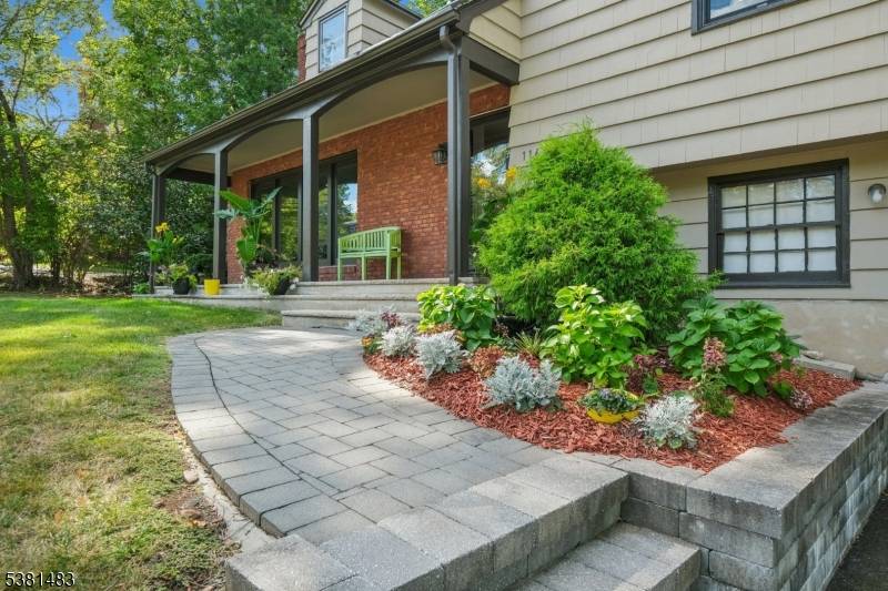 Magnificent Montrose Mid Century Modern !