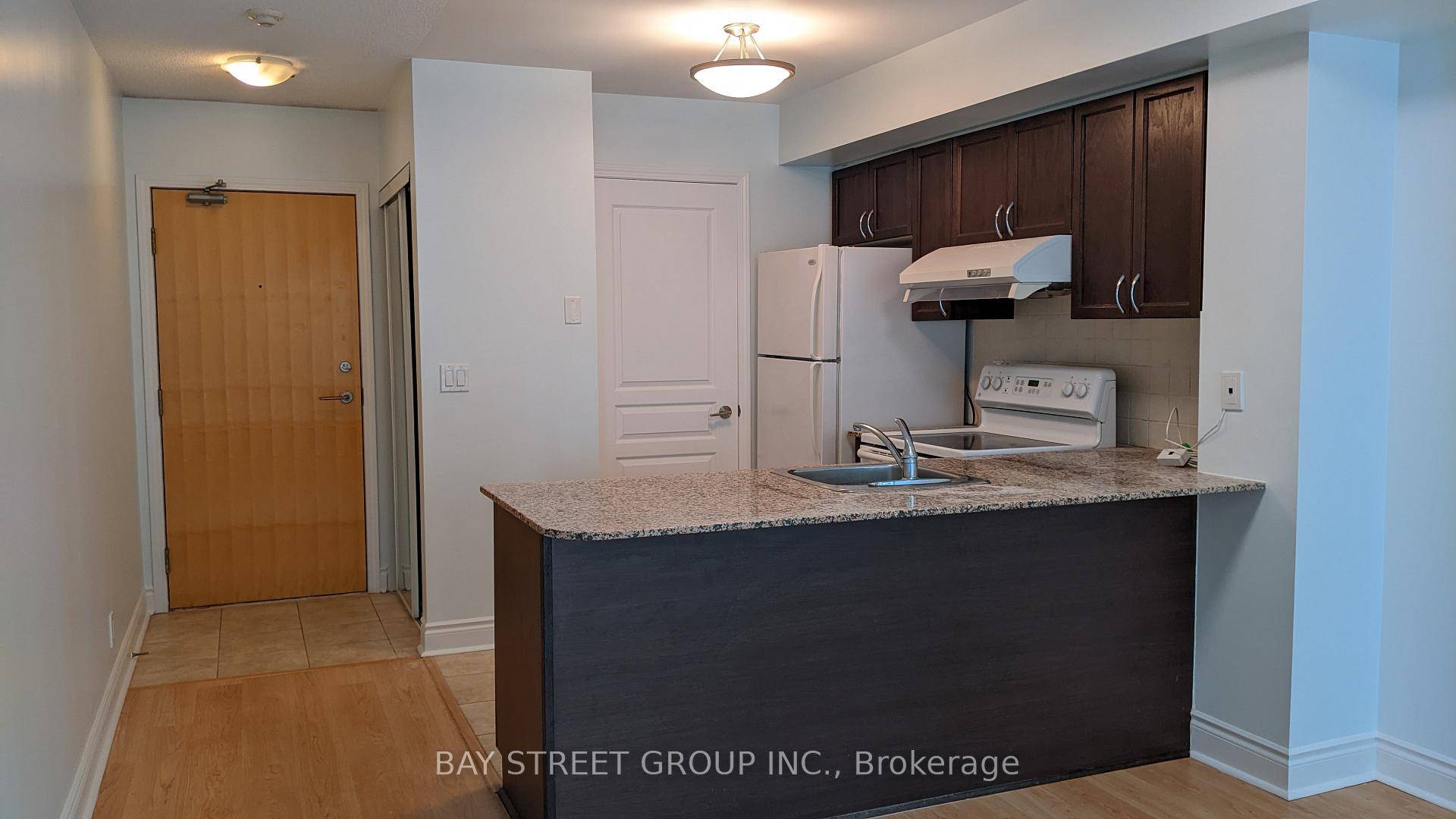 This newly painted one bedroom condo, located in the heart of Markham.