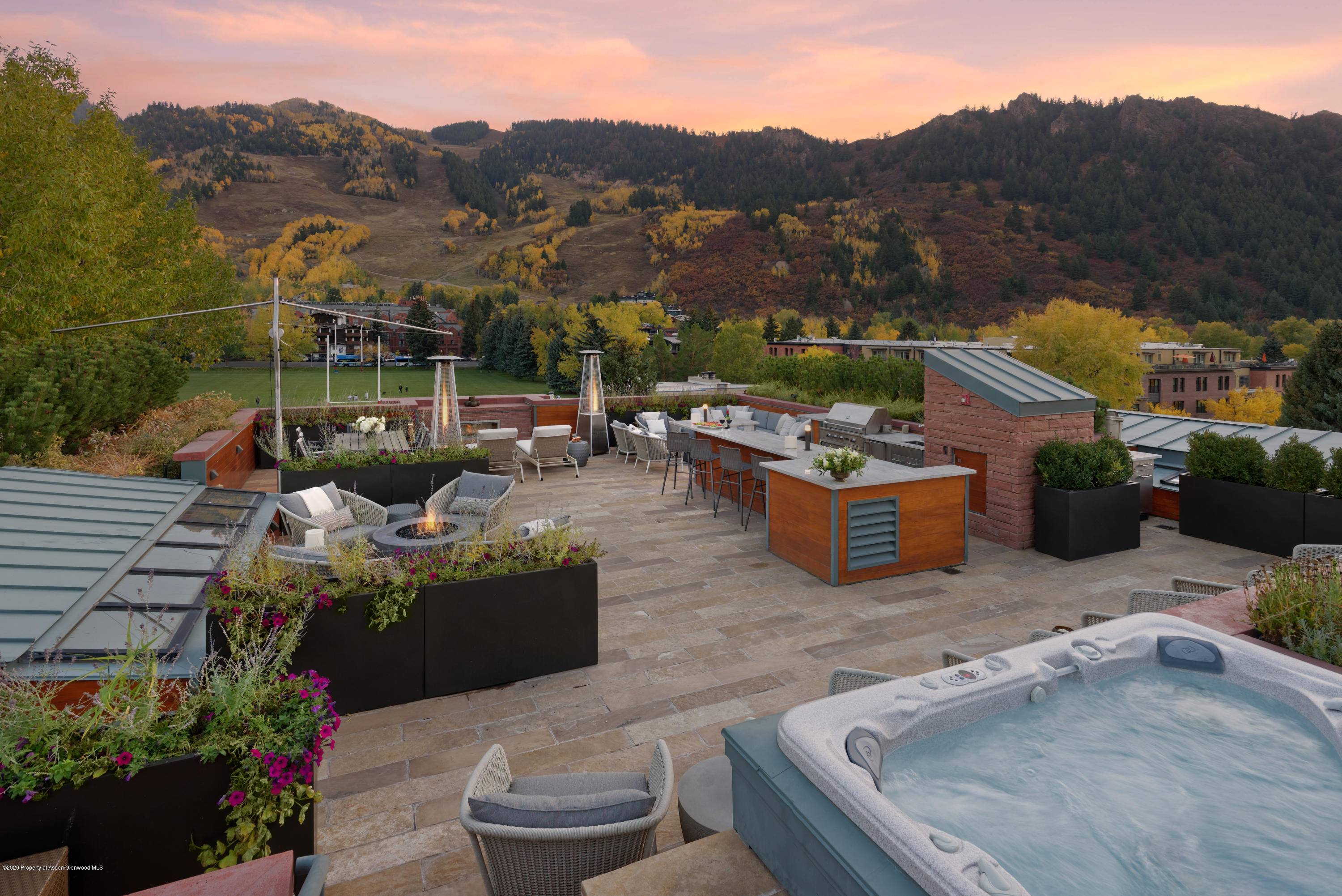 With flexible arrangements that offer options for 1 to 3 private spaces and 3 to 6 bedrooms, The Mother Lode is a one of a kind mountain chic retreat in ...