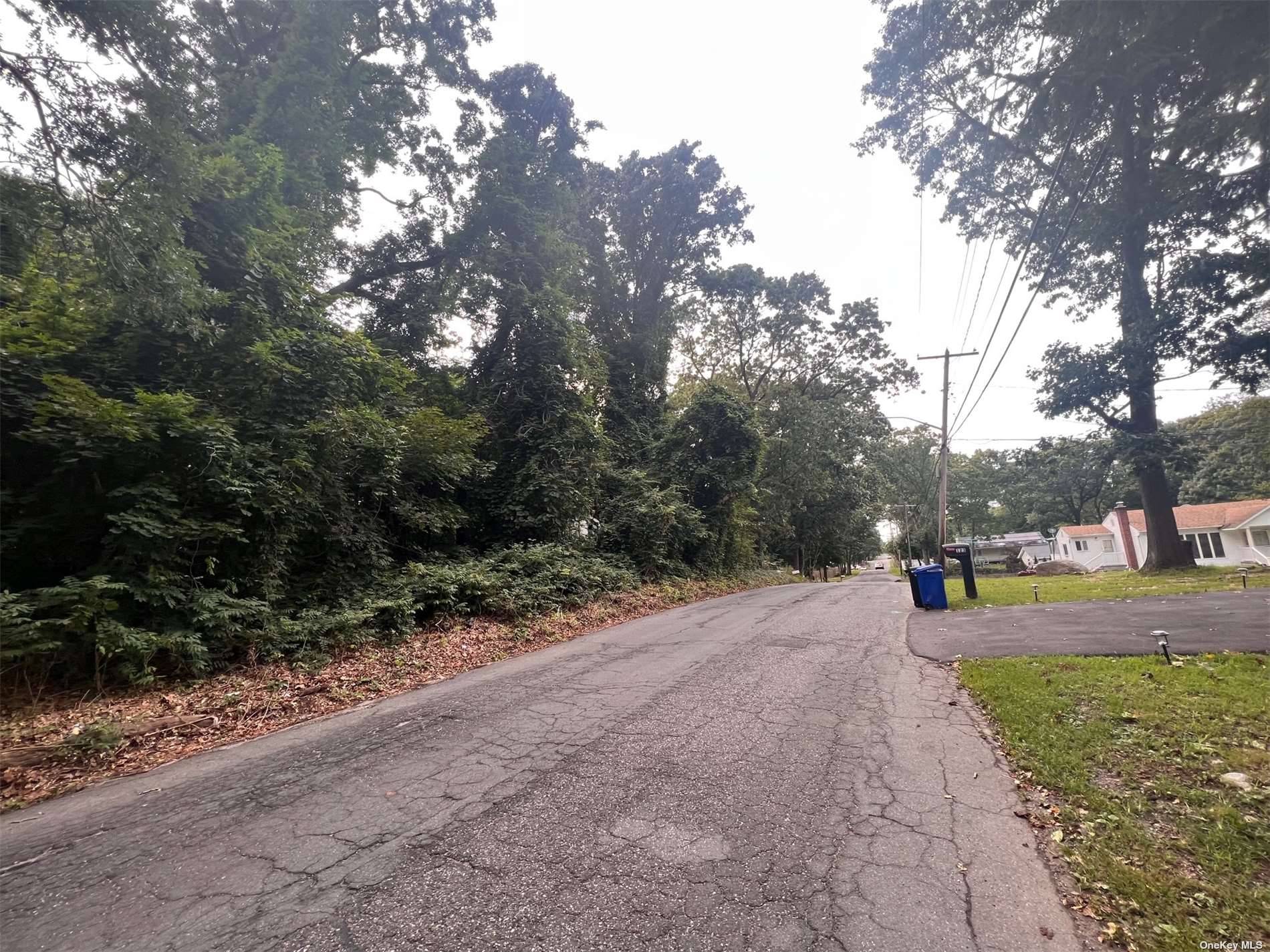 Medford Land... Calling all investors, developers amp ; builders do not miss out on this Lot located between 120 amp ; 128 just north of cedar ln.