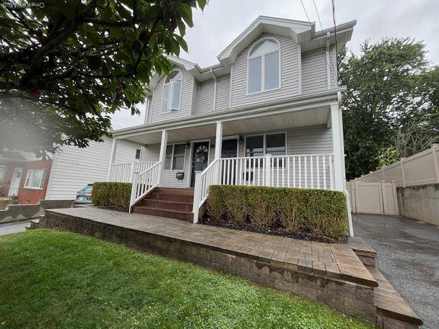 Fabulous 2 Bedroom Duplex on Quiet Street in Manorhaven.