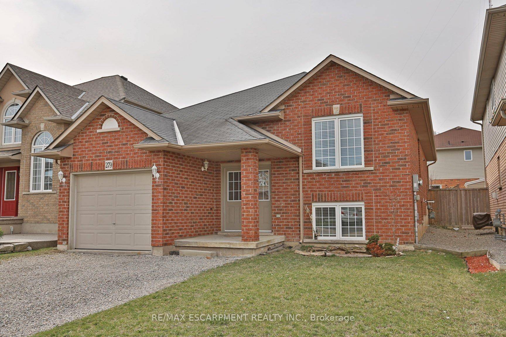 Welcome to your stunning, fully renovated 2 bedroom den, 2 bath apartment located at 279 Nashville Circle, Hamilton.