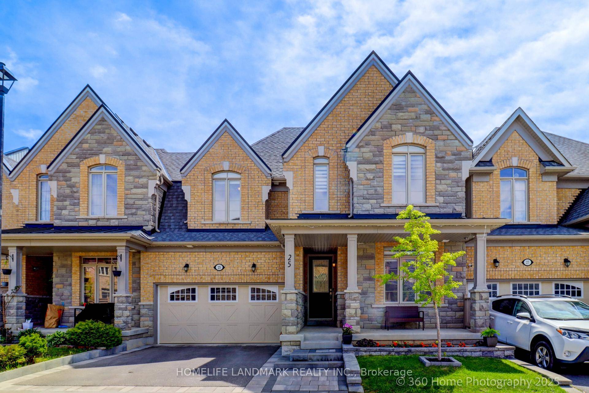 Welcome to 25 Workmen's Circle in Ajax !