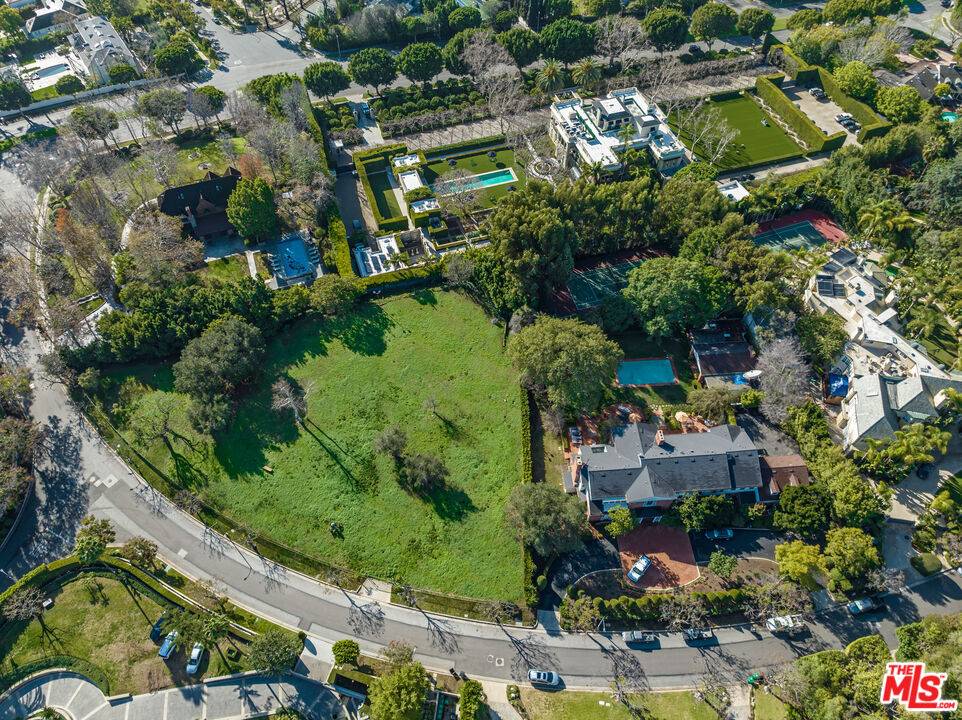 602   Mountain Dr Beverly Hills LA