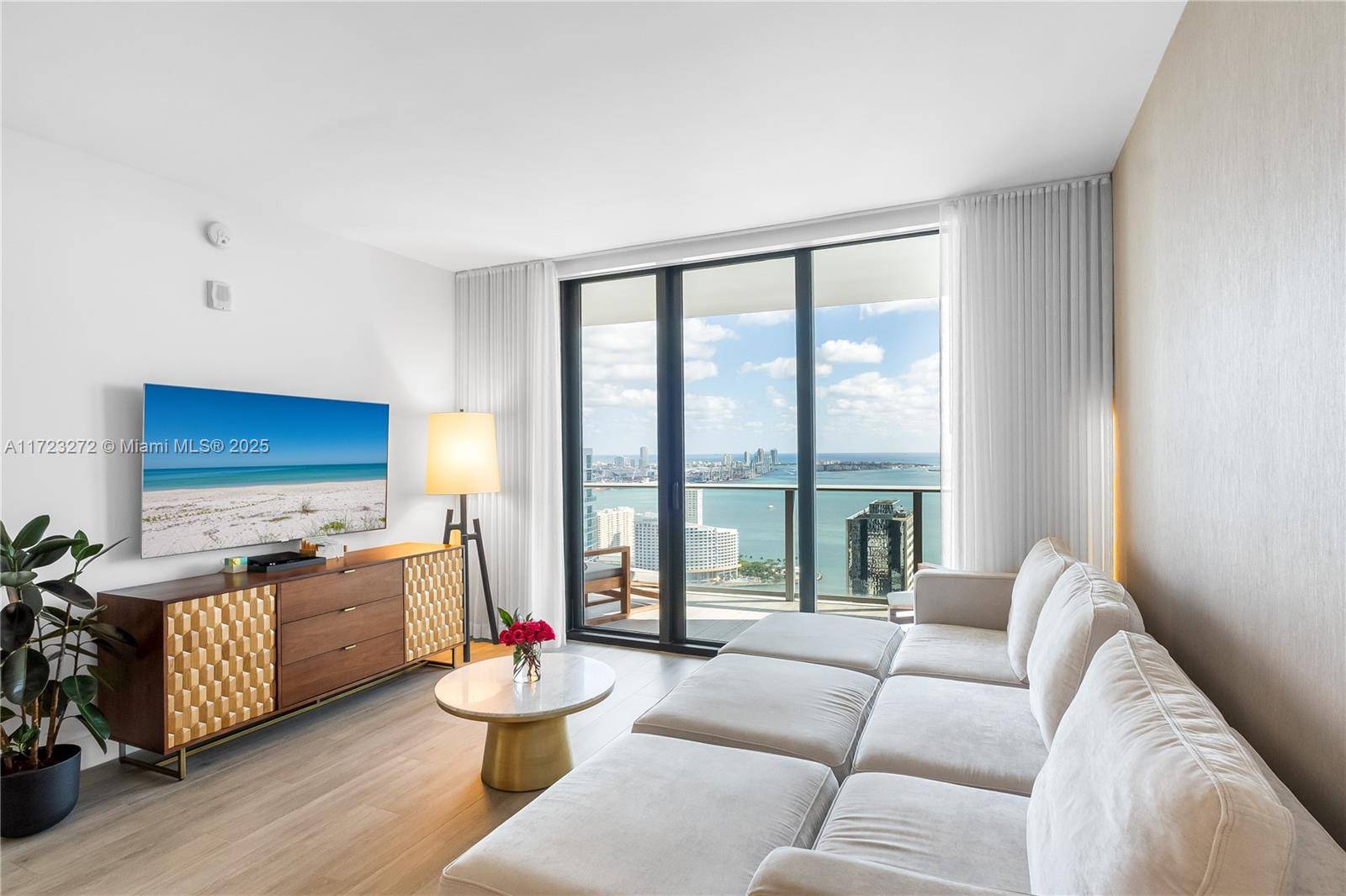 Nestled in the vibrant center of Brickell, this east facing, high floor residence combines urban energy with peaceful place for you to retreat.