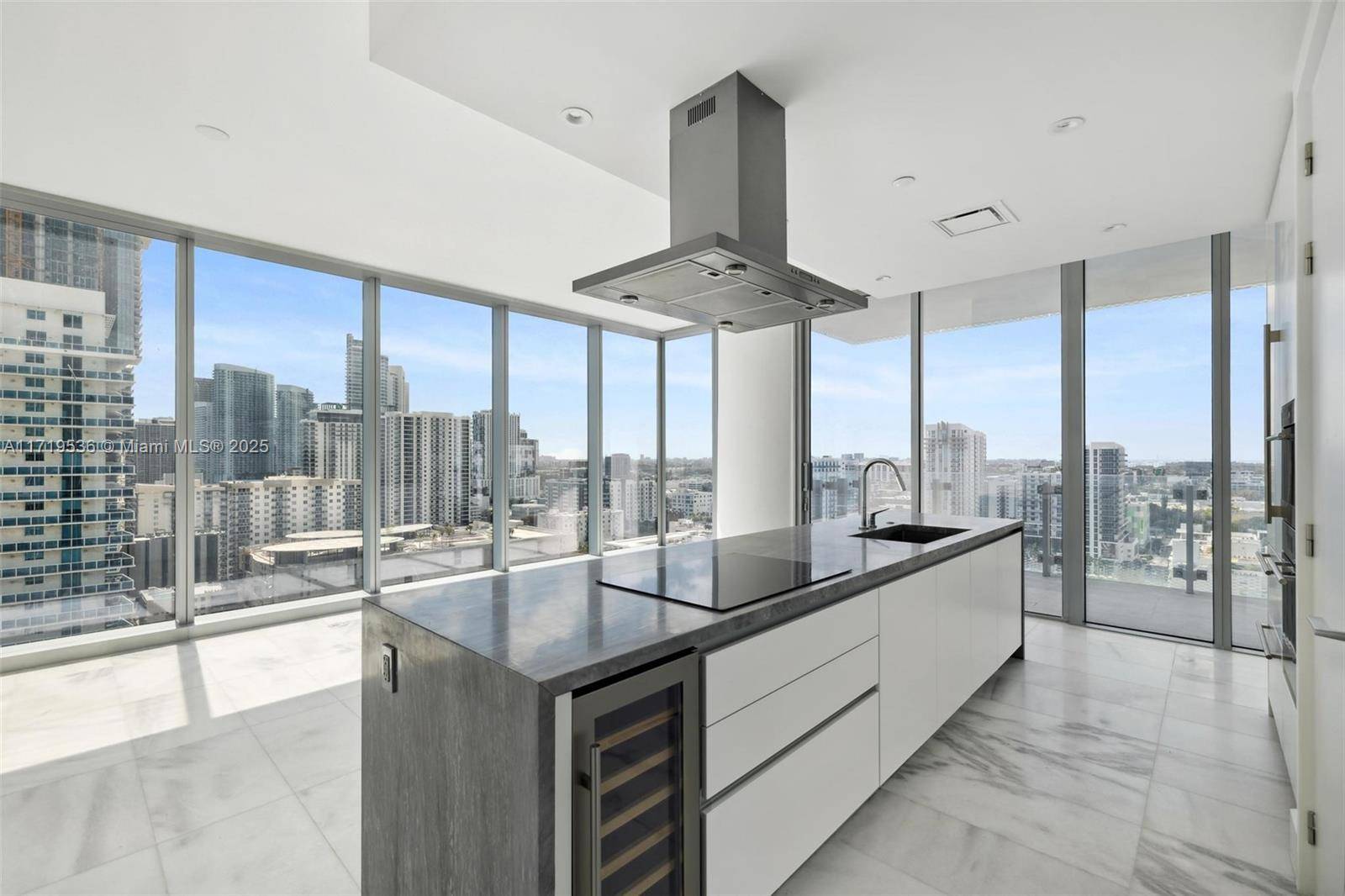 Brand new 2 bed 2 bath corner unit.