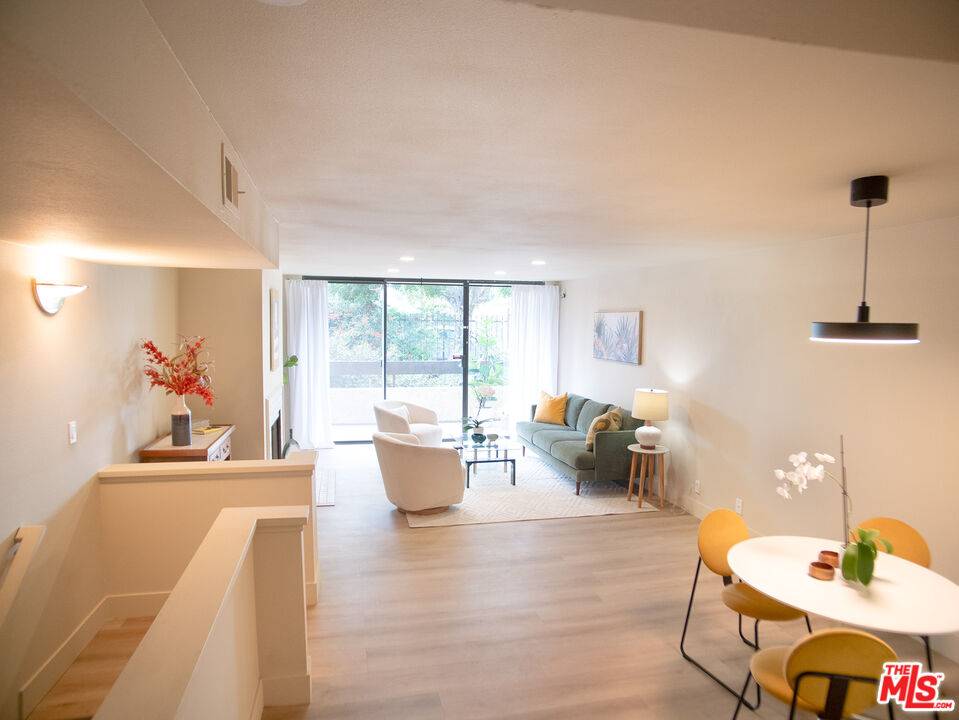 1900   Vine St 1BR Hollywood Hills East La