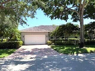 THE ONLY ANNUAL PROPERTY WITH A GOLF MEMBERSHIP FOR RENT NOWDON'T MISS THIS RARE OPPORTUNITY 3 Bedroom 2 Bathroom villa in Woodfield Country Club.