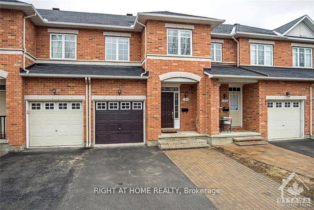 Welcome to this beautifully maintained 3 bedroom, 3 bathroom townhome in the highly sought after Longfields community of Barrhaven.