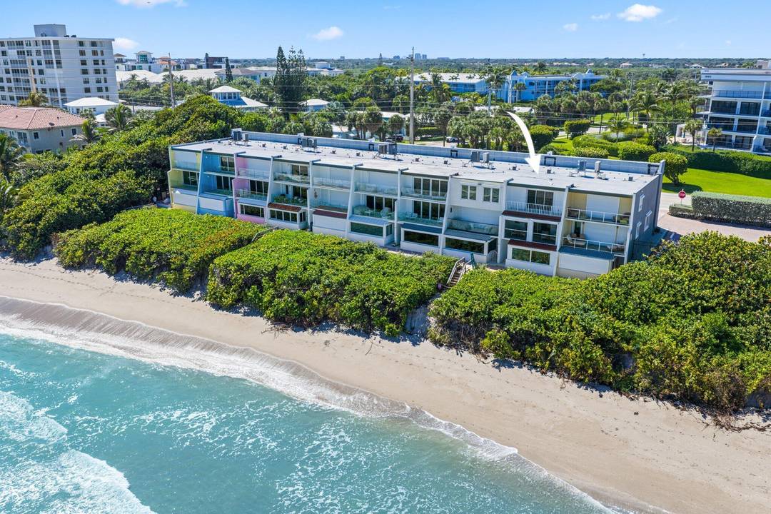 Welcome to residence 1016 in San Remo, Juno Beach's rarely available jewel on the Atlantic Ocean !