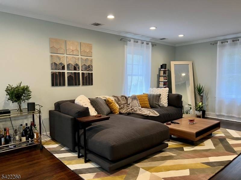 Life in Montclair can be easy !