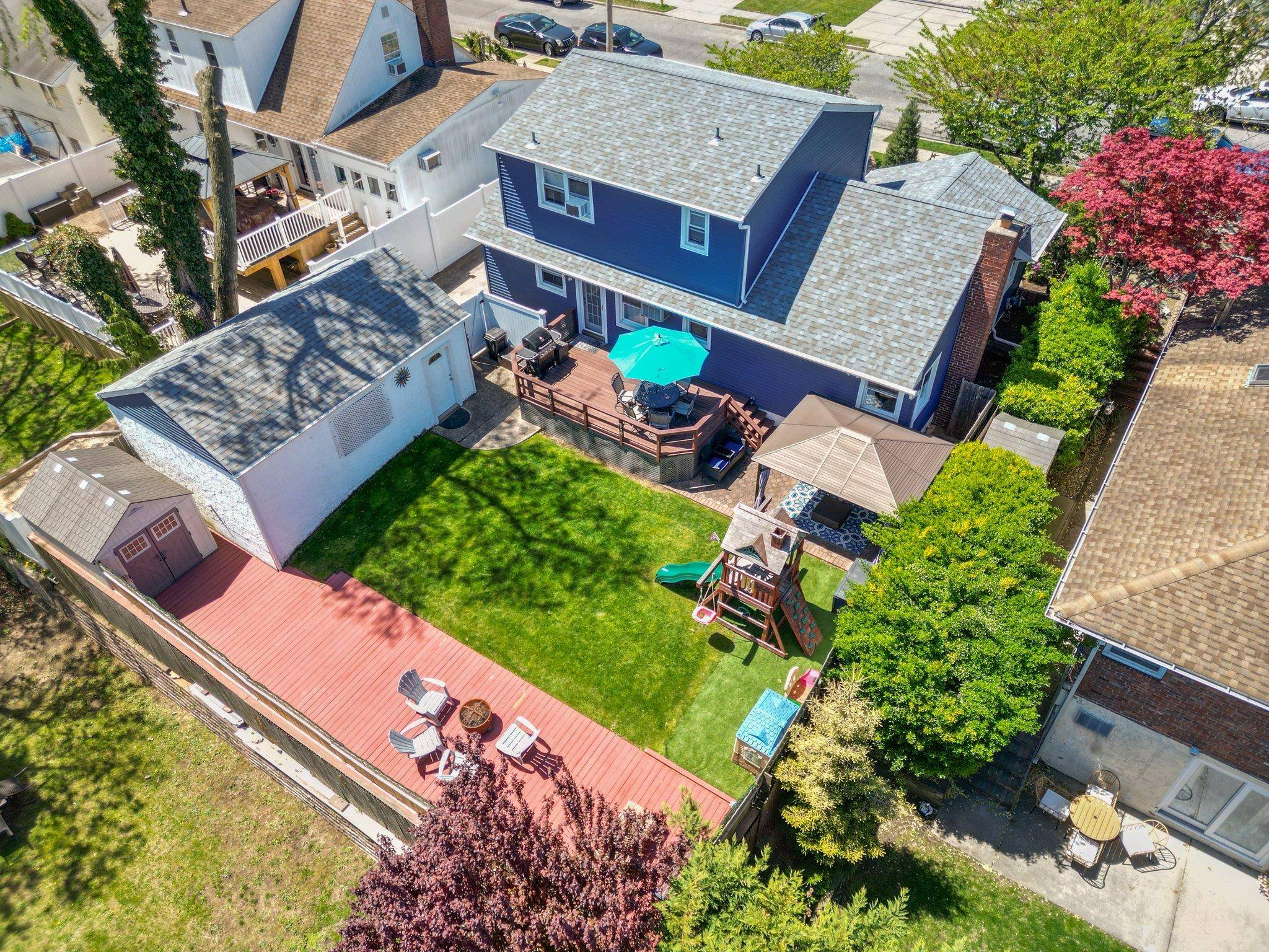 Welcome to 197 Doris Avenue, a warm and wonderfully spacious 5 bedroom, 3.