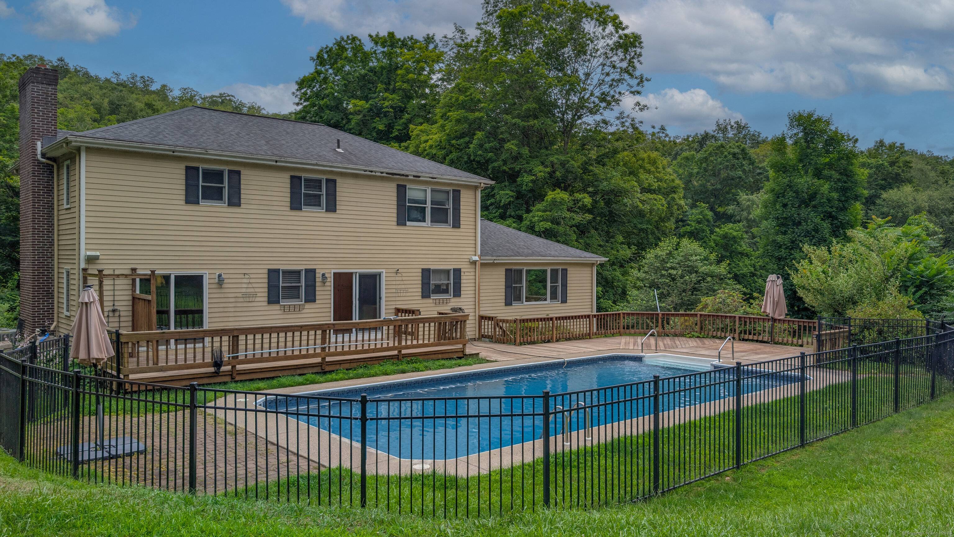 Fantastic 4 bedroom Colonial with in ground pool !